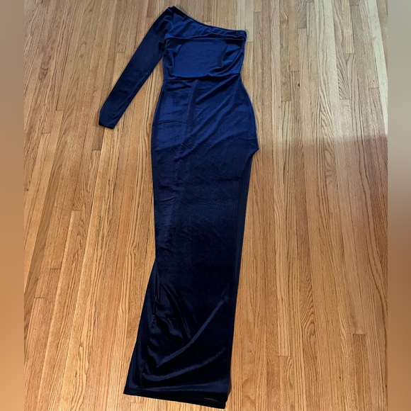 Windsor Velvet Blue Formal Gown - Size M - Picture 3 of 4
